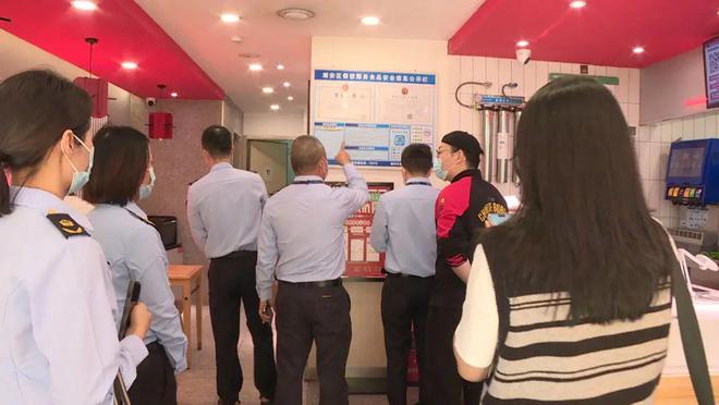九游会J9 J9九游会聚焦网络订餐食品安全 “查餐厅”直播行动再出击(图2)