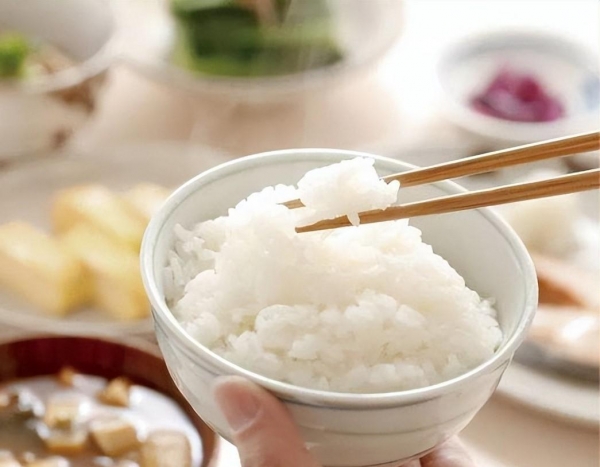 多吃J9九游会 九游会J9主食死得快？米饭其实是“最差的主食”？是时候揭开真相了(图1)