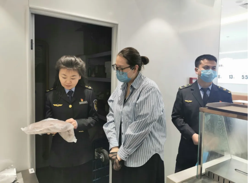 九游会J9 J9九游会鄂尔多斯市市场监督管理局开展节日期间餐饮食品安全检查(图2)