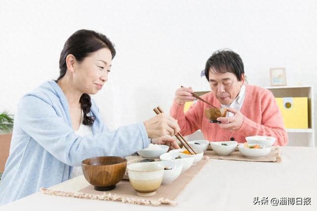 J9九游会 九游会J9吃饭快 VS 吃饭慢的人到底哪个更健康？(图1)