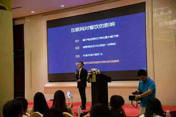 传统餐饮玩转互联网+ 武汉十大人J9九游会 九游会J9气网红餐厅出炉(图3)