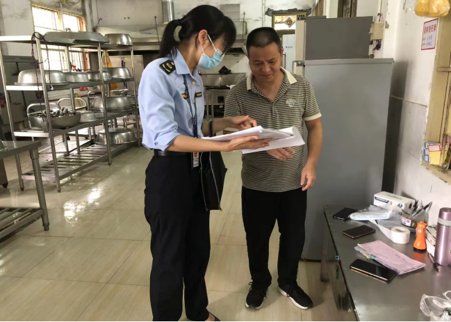 J9九游会 九游会J9广西龙州县市场监管局多措并举开展校园食品安全专项整治工作(图1)