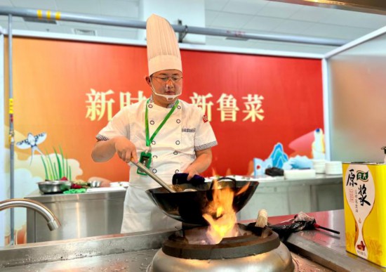 九游会J9 J9九游会拼刀功、亮绝活鲁菜大厨炫出“十八般武艺”(图2)