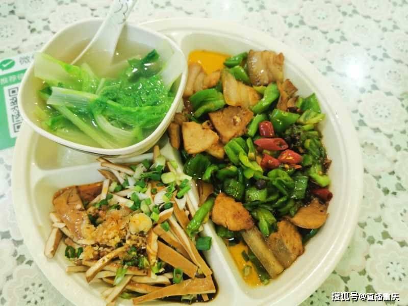 外J9九游会 九游会J9地女子点“不辣”回锅肉为难厨师 沙区民警提醒：重庆的辣和你想的不一样(图1)