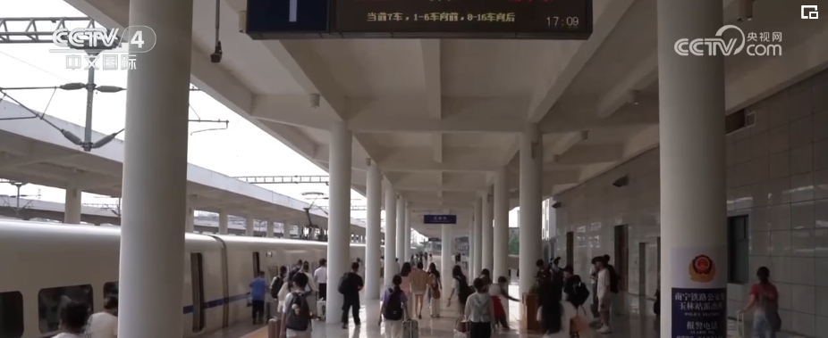 J9九游会 九游会J9销售火热、热度升高！消费场景丰富多样 “五一”假期旅游市场活力迸发(图5)
