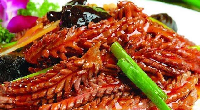 “鲁菜”被尊为八大菜系之首看看这些山东美食你吃过没？九游会J9 J9九游会(图2)
