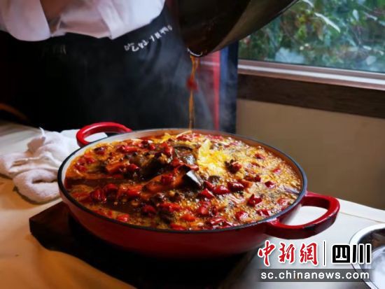 九游会J9 J9九游会成都美食掀申非遗热潮让“非遗川菜”成打卡景点(图2)